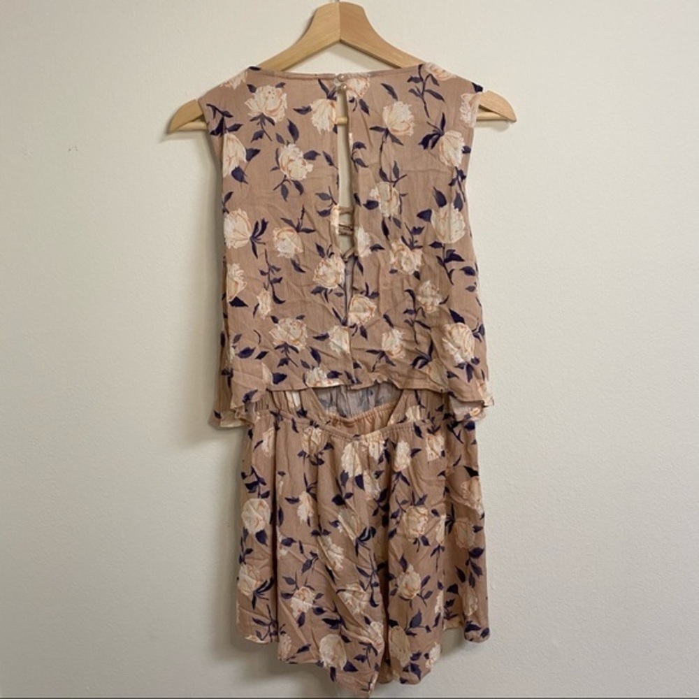 NWT Sadie & Sage floral sleeveless romper - Picture 2 of 8
